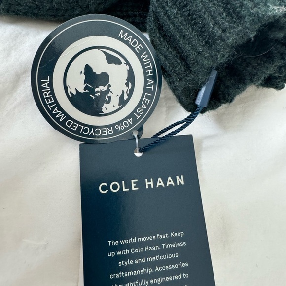 Cole Hahn - Green Mittens - Picture 2 of 4